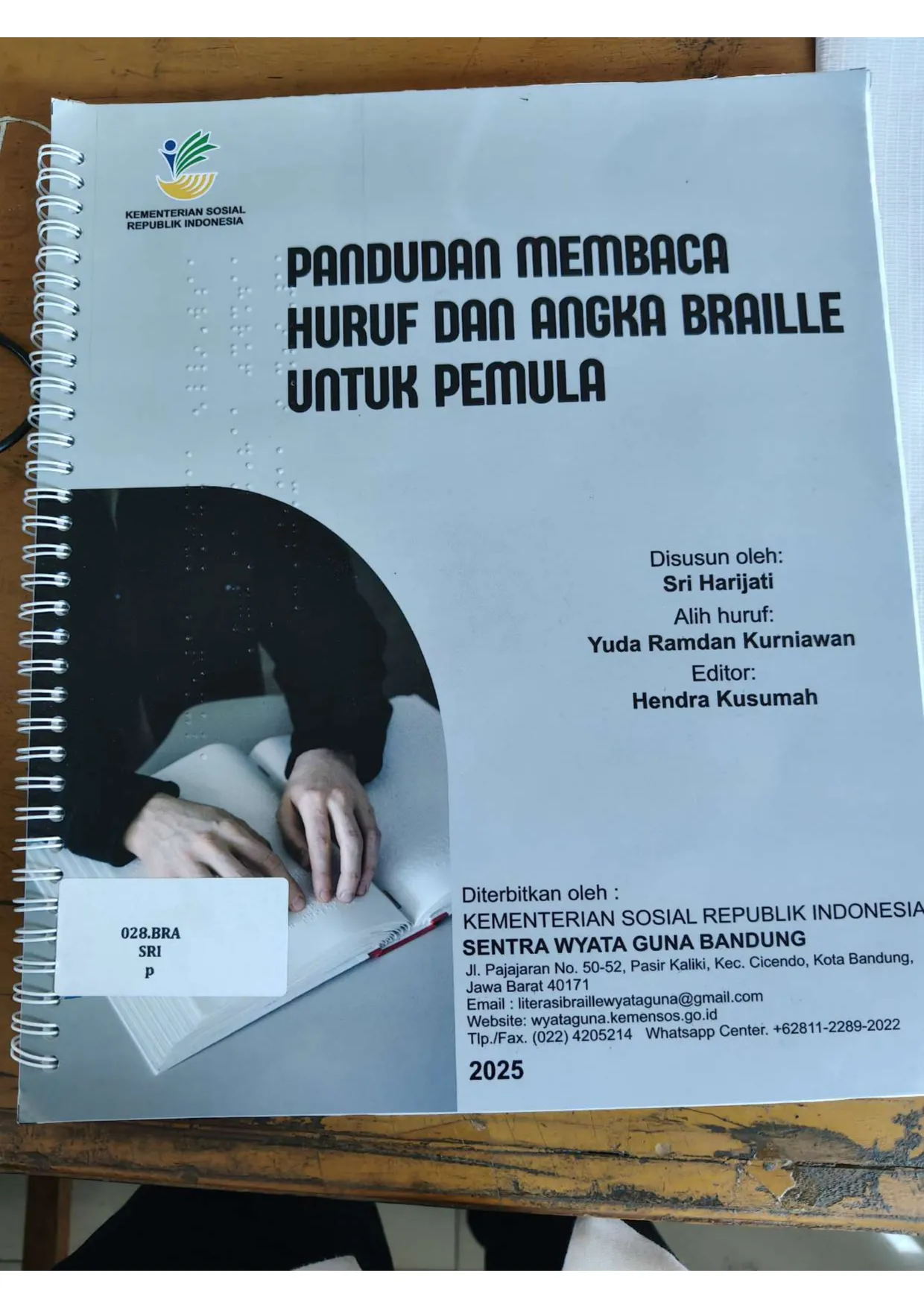 Cover Panduan Membaca Huruf dan Angka Braille Untuk Pemula